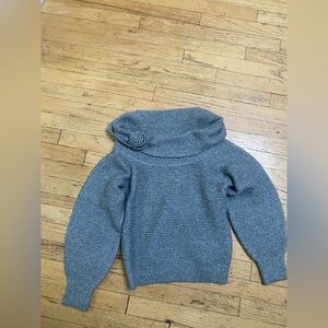 Gorgeous 525 size medium gray sweater!! NWOT!!
